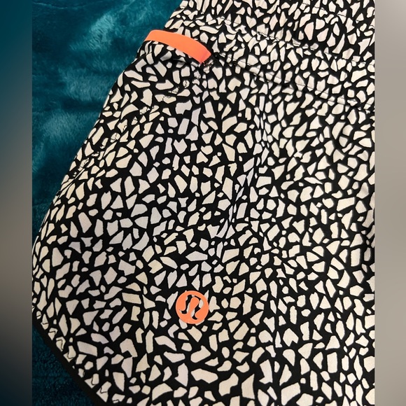 LIKE NEW LULULEMON Lululemon Surf Short II Black / Miss Mosaic Black - Picture 3 of 13